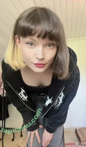 SusElida / itsellysaurus nude photo #0097