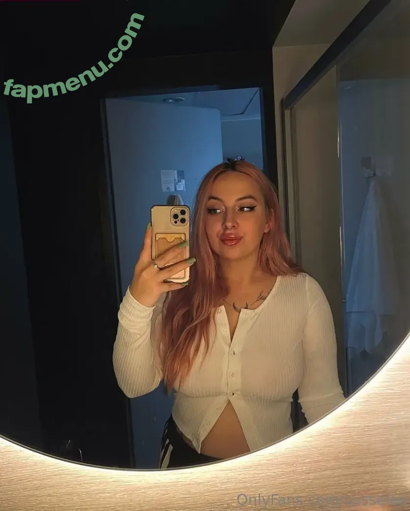 susselea nude photo #0035 (suseela_insta)