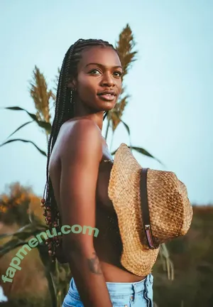 sveltegoddess / Autumn / autumn.busayo / autumnbusayo nude photo #0032