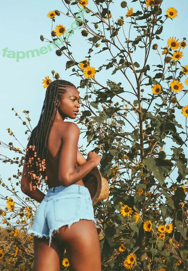 sveltegoddess nude photo #0033 (Autumn / autumn.busayo / autumnbusayo)