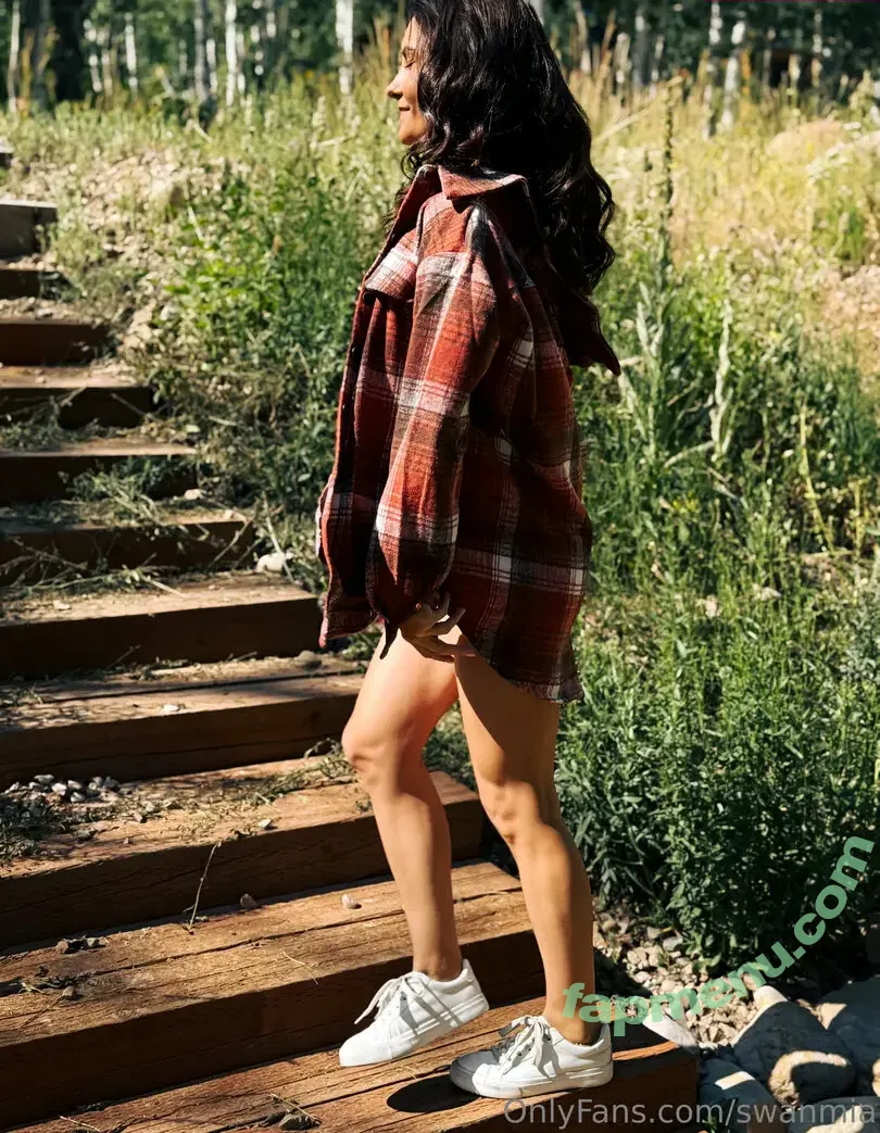 swanmia nude photo #0109 (swanmiami)