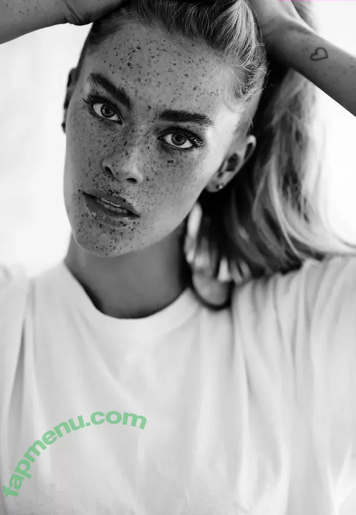 Swantje Paulina nude photo #0026 (paulinacc / swalina)