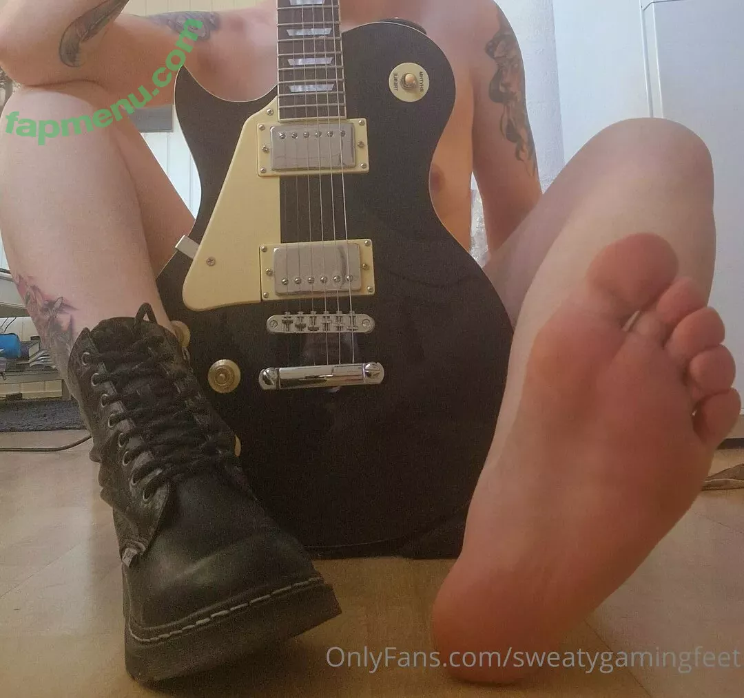 sweatygamingfeet nude photo #0003 (sweatygamingfeet)