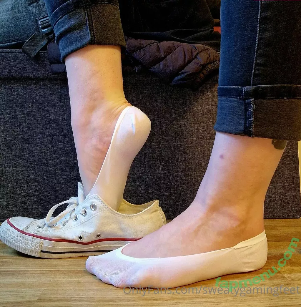 sweatygamingfeet nude photo #0011 (sweatygamingfeet)