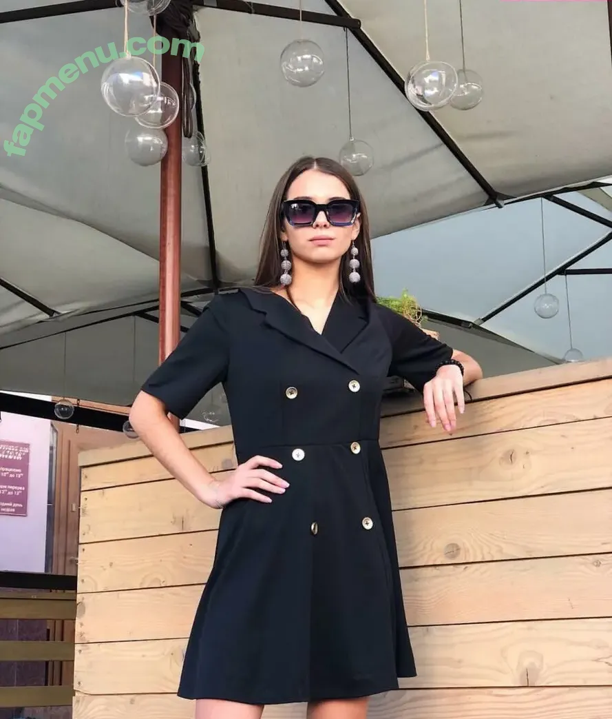 Sweet Kayley nude photo #0073 (Gloria Roshka / gloriaroshka / sweet_kayley)