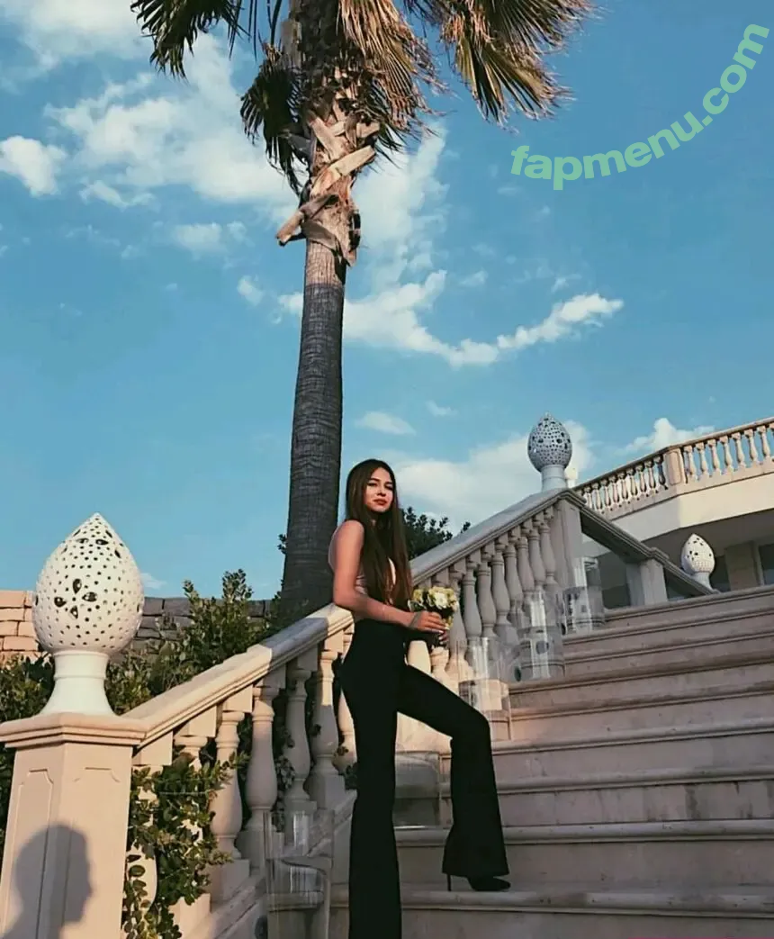 Sweet Kayley nude photo #0075 (Gloria Roshka / gloriaroshka / sweet_kayley)