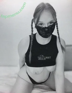  nude photo #0002