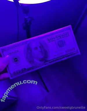 sweetgbrunette / sweett.brunette nude photo #0011