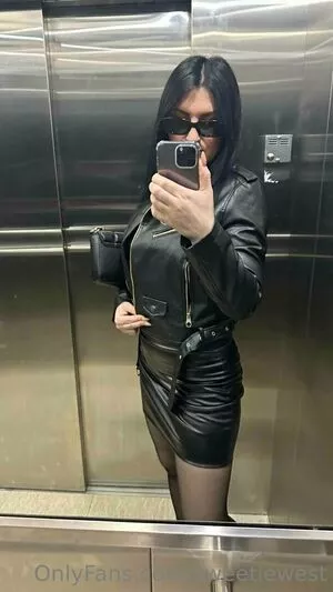 sweetiewest / sweetywest_pt nude photo #0019