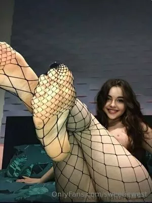 sweetiewest / sweetywest_pt nude photo #0036