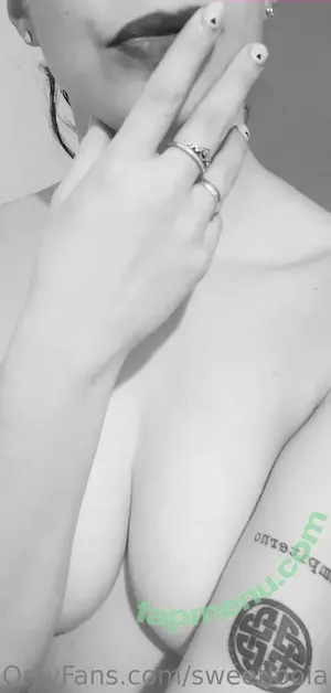 sweetloola / sweet.lola.official nude photo #0005