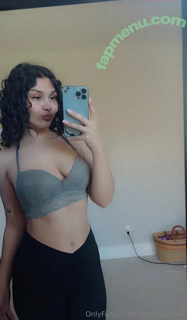 sweetness444 nude photo #0011 (Selenamacc)