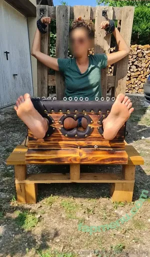 sweetsoftfeet-tickling / sweetsoftfeet_tcklng_adventure nude photo #0114