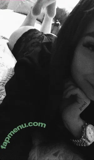 Syakaya nude photo #0011