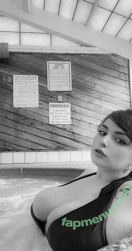 Sydney Knowles nude photo #0003 (gloriabunny / uhavemyheartinyourhand / whitefluffybunny)