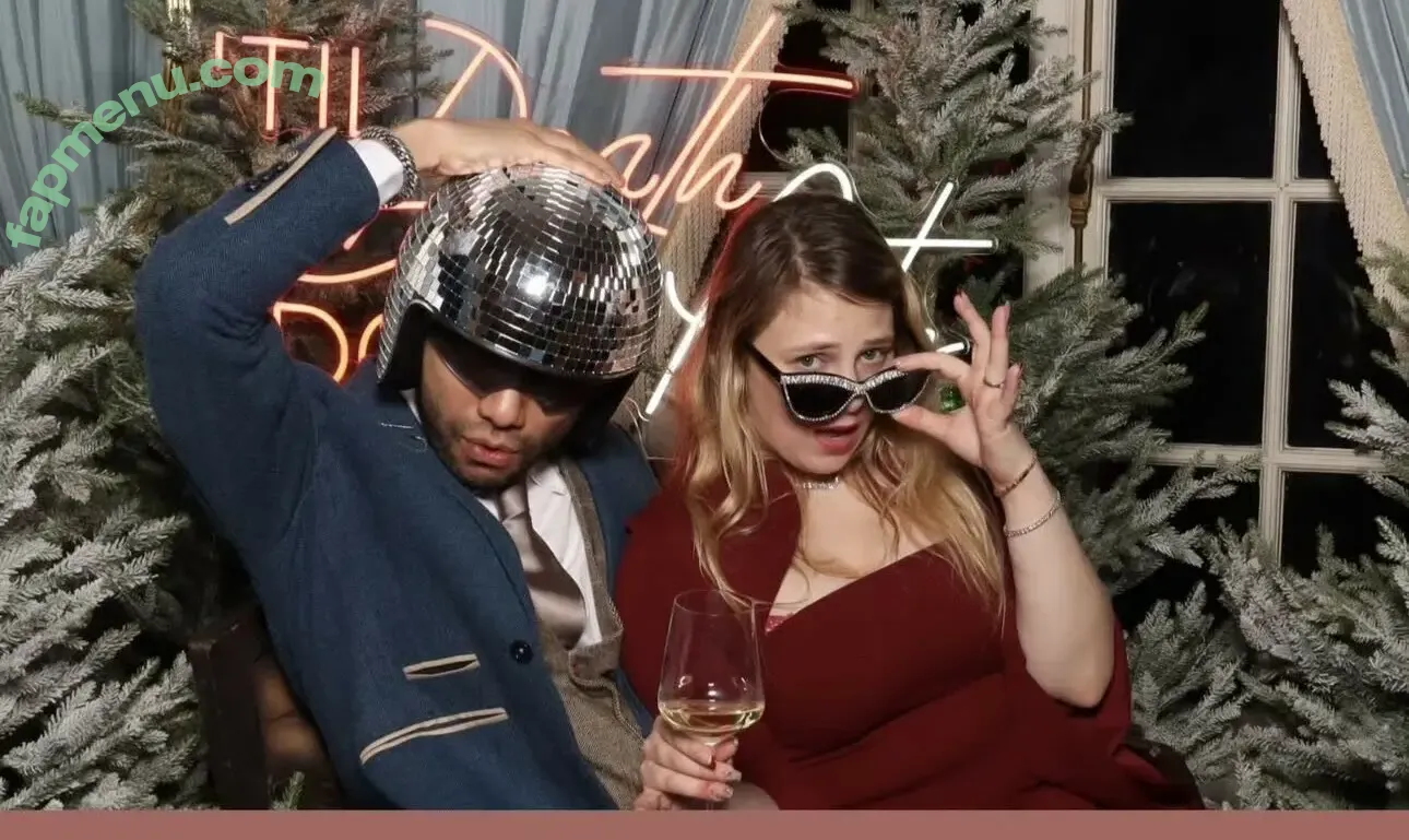 Sydney Poniewaz nude photo #0199 (Sydsnap / sydneysmall / sydsnapp)