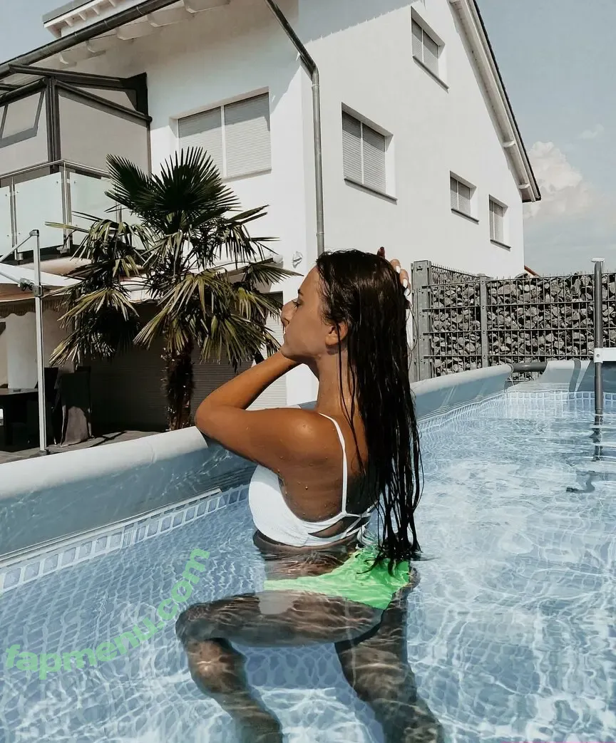 Sydney Ramolla nude photo #0028 (sydney.ra / sydney.ramolla / sydneyra)