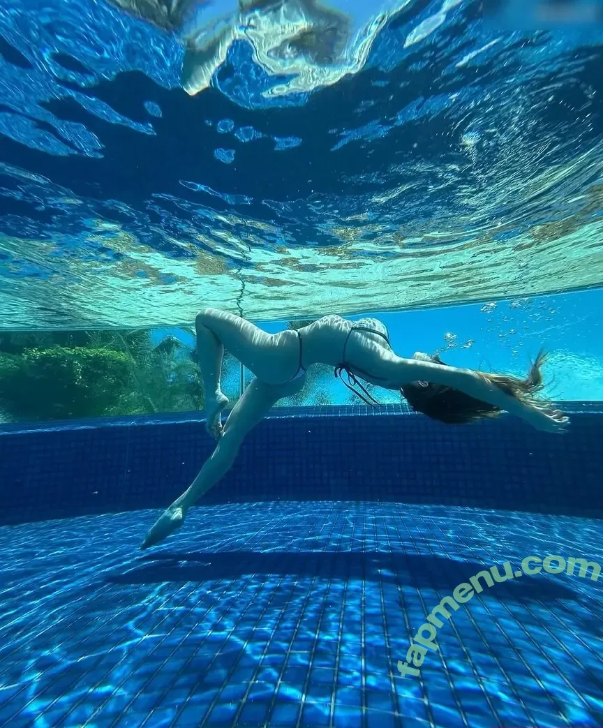 Sydney Sweeney nude photo #0024 (gal_gadot / sydney_sweeney)