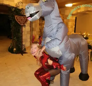 Sydney Sweeney / gal_gadot / sydney_sweeney nude photo #3092