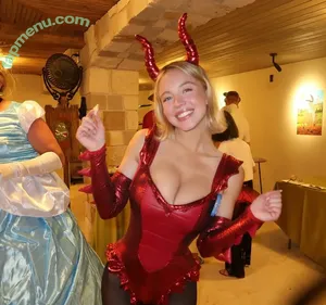 Sydney Sweeney / gal_gadot / sydney_sweeney nude photo #3094