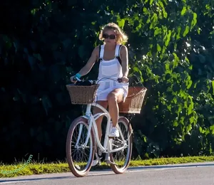 Sydney Sweeney / gal_gadot / sydney_sweeney nude photo #3097