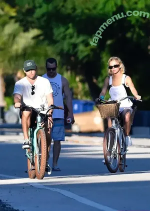 Sydney Sweeney / gal_gadot / sydney_sweeney nude photo #3100