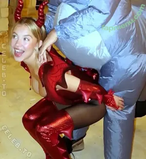 Sydney Sweeney / gal_gadot / sydney_sweeney nude photo #3106