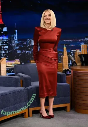 Sydney Sweeney / gal_gadot / sydney_sweeney nude photo #3122