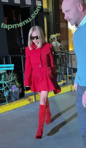 Sydney Sweeney / gal_gadot / sydney_sweeney nude photo #3140