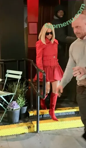 Sydney Sweeney / gal_gadot / sydney_sweeney nude photo #3147