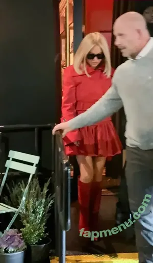 Sydney Sweeney / gal_gadot / sydney_sweeney nude photo #3148