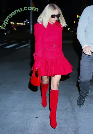 Sydney Sweeney / gal_gadot / sydney_sweeney nude photo #3162