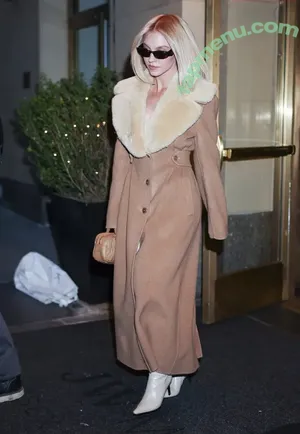 Sydney Sweeney / gal_gadot / sydney_sweeney nude photo #3205