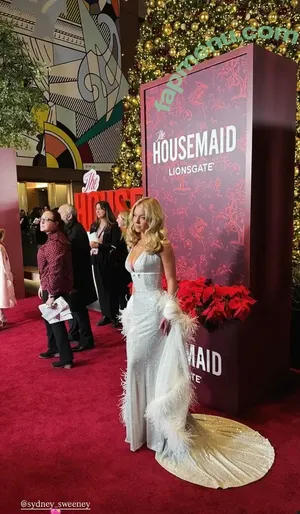 Sydney Sweeney / gal_gadot / sydney_sweeney nude photo #3307