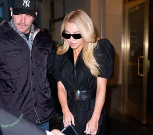 Sydney Sweeney / gal_gadot / sydney_sweeney nude photo #3339