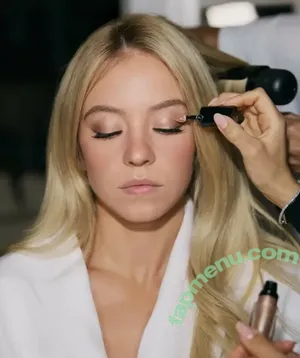 Sydney Sweeney / gal_gadot / sydney_sweeney nude photo #3713