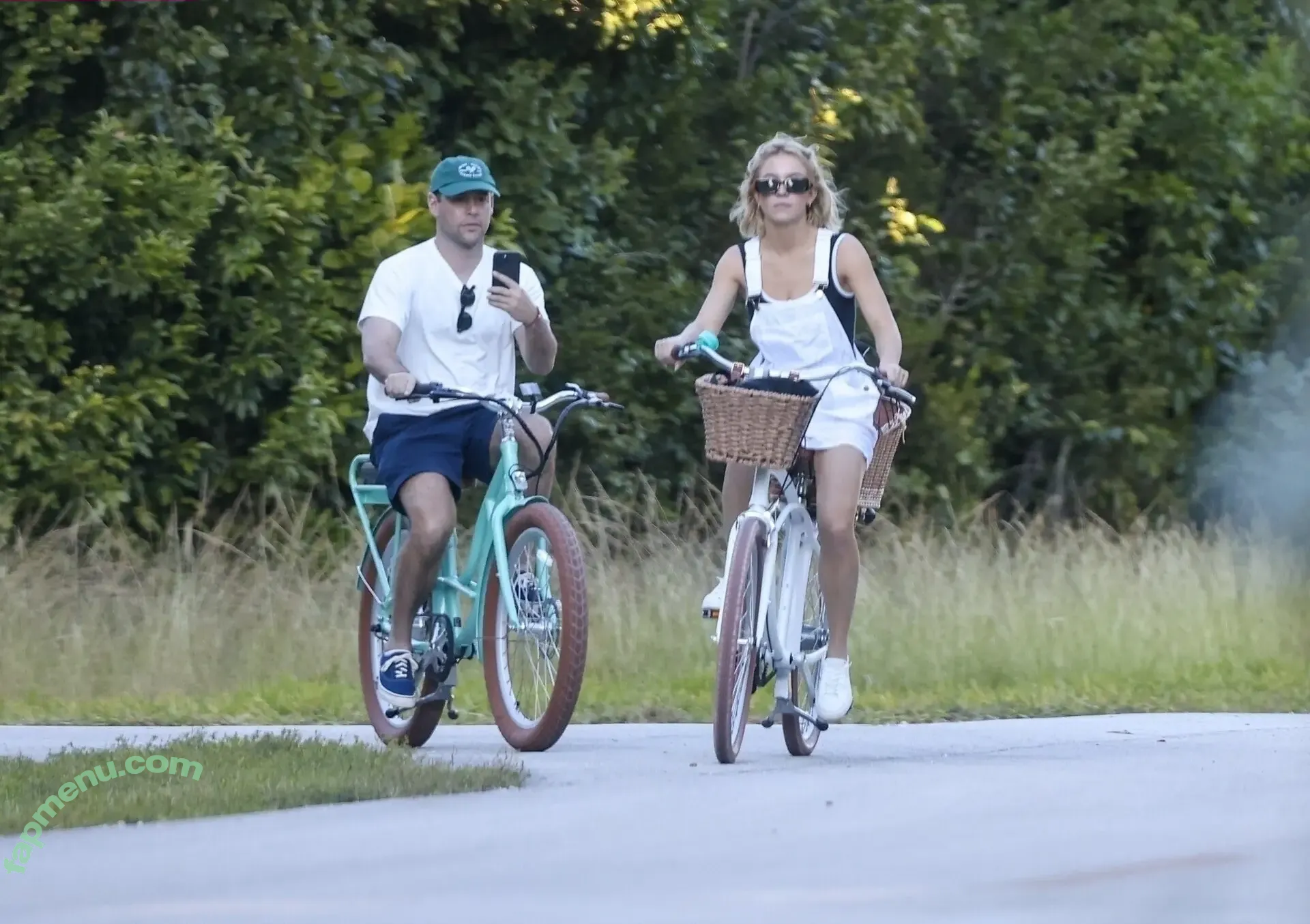 Sydney Sweeney nude photo #3102 (gal_gadot / sydney_sweeney)