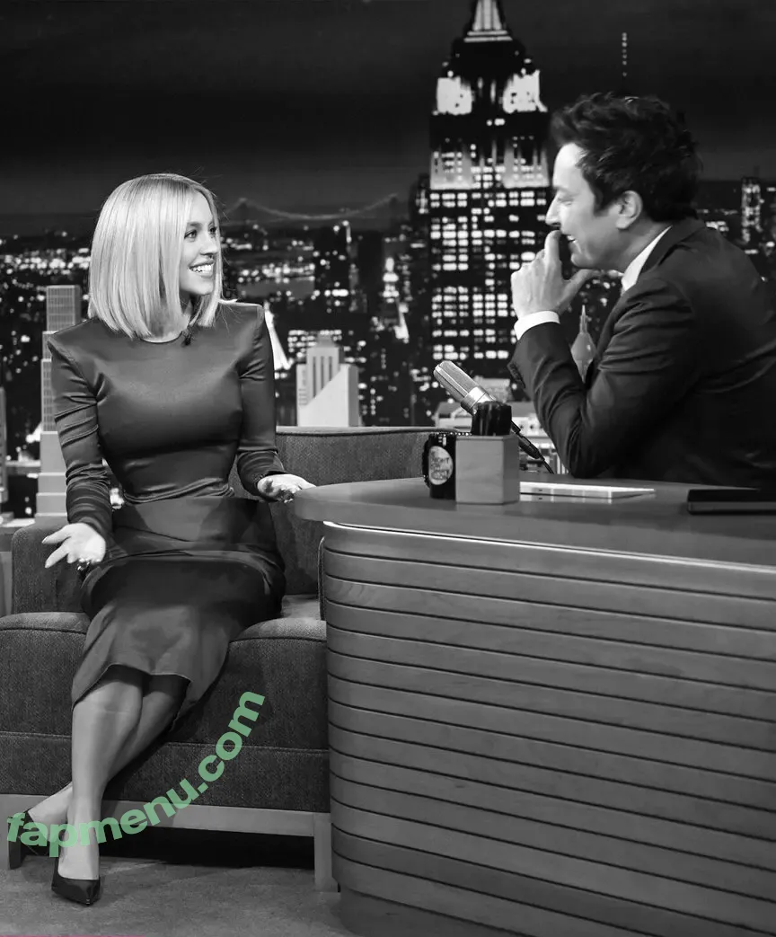 Sydney Sweeney nude photo #3117 (gal_gadot / sydney_sweeney)