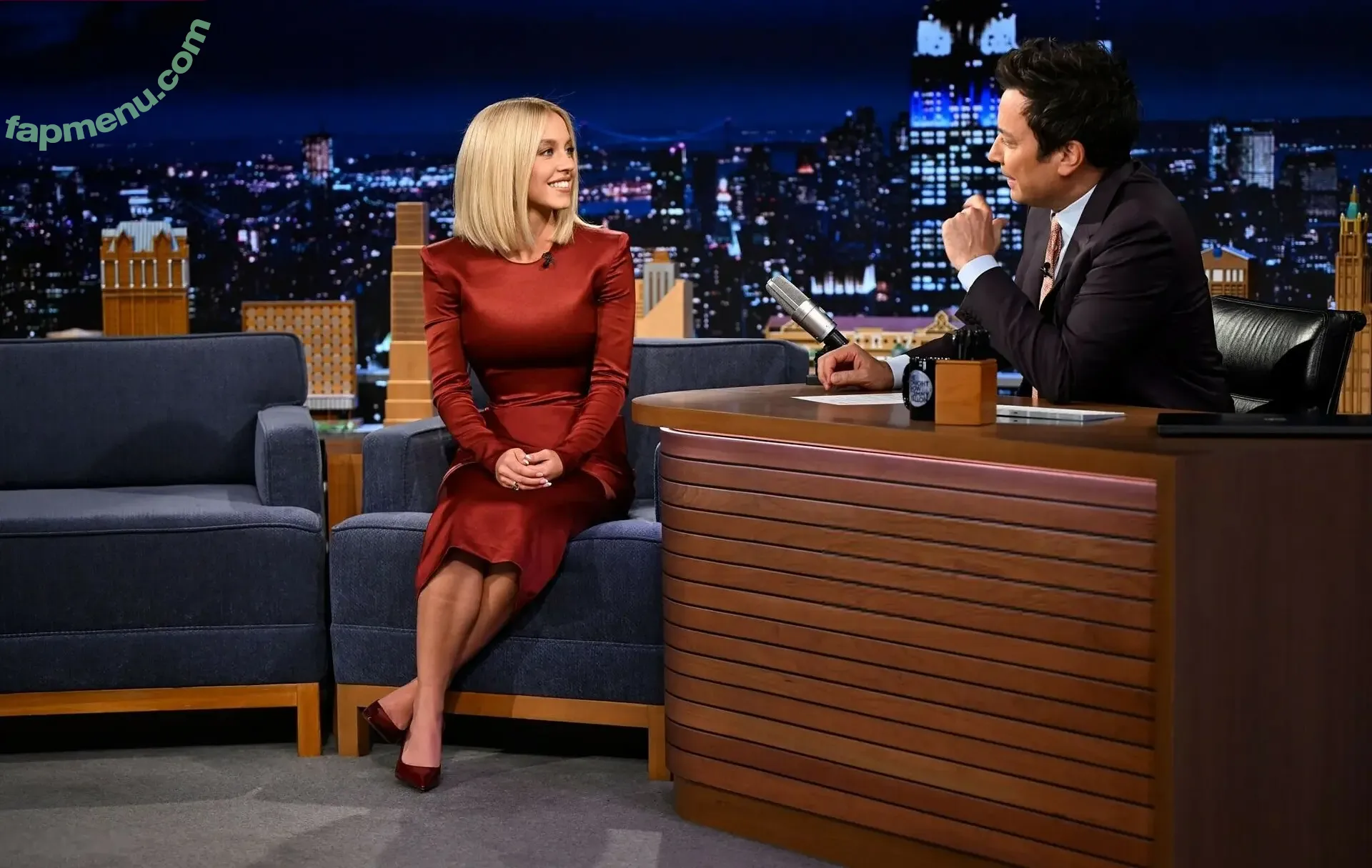 Sydney Sweeney nude photo #3123 (gal_gadot / sydney_sweeney)