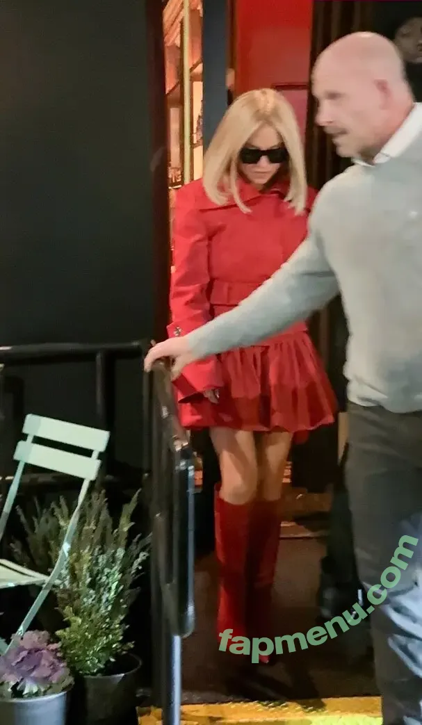 Sydney Sweeney nude photo #3148 (gal_gadot / sydney_sweeney)