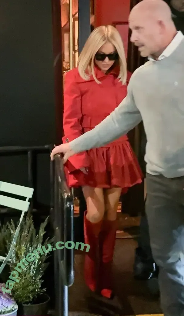 Sydney Sweeney nude photo #3149 (gal_gadot / sydney_sweeney)