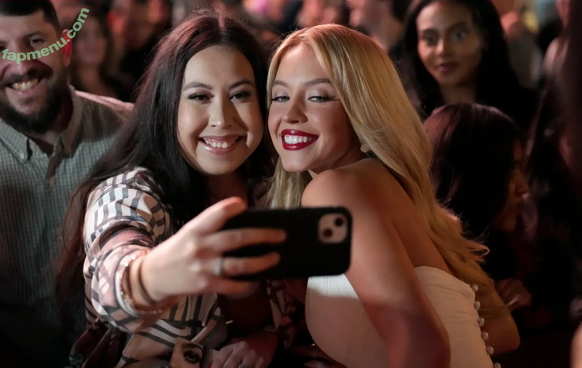 Sydney Sweeney nude photo #3660 (gal_gadot / sydney_sweeney)