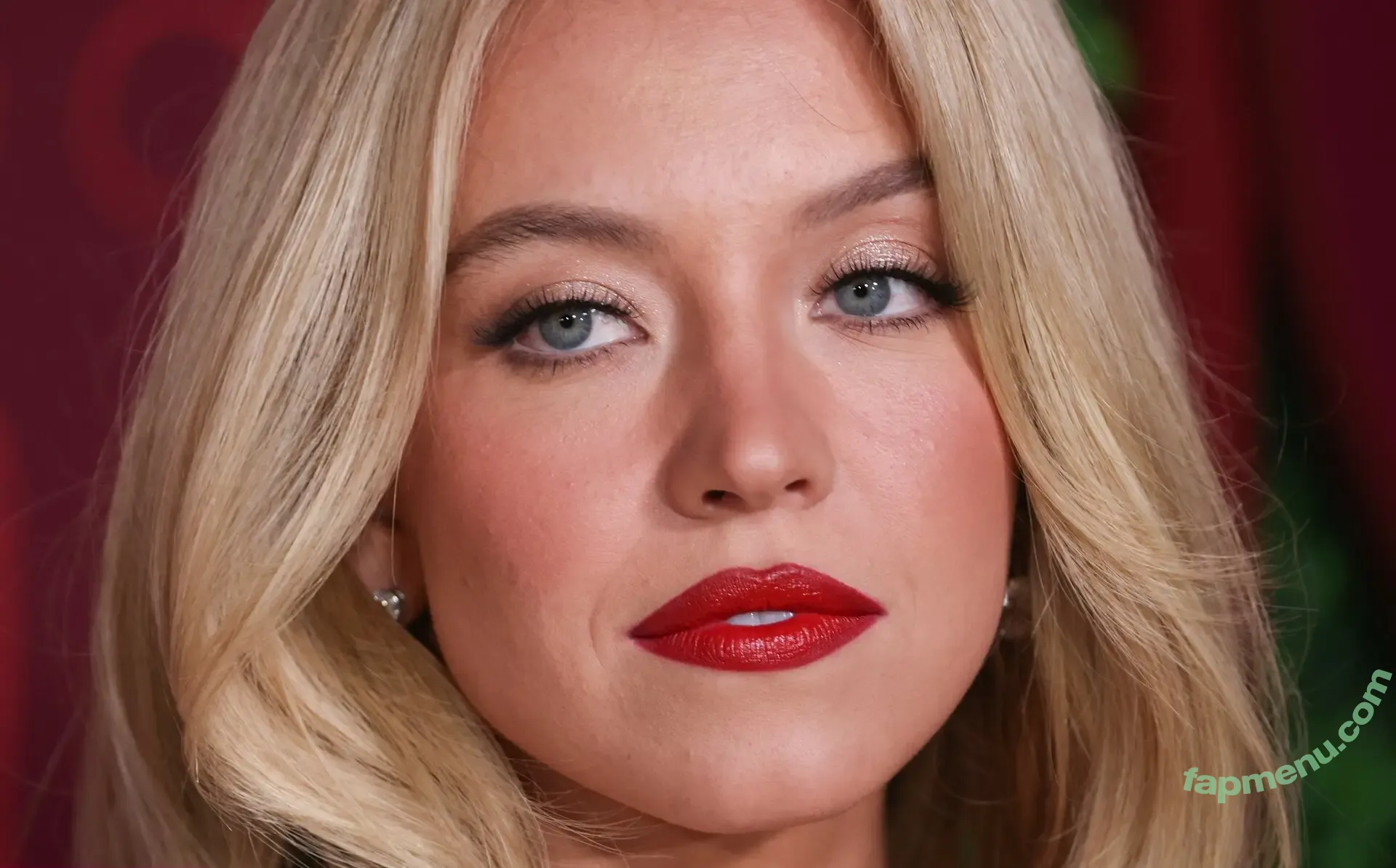 Sydney Sweeney nude photo #3707 (gal_gadot / sydney_sweeney)