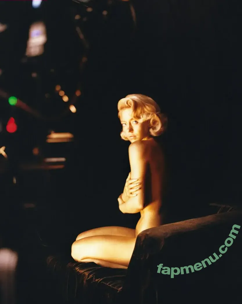 Sydney Sweeney nude photo #3802 (gal_gadot / sydney_sweeney)