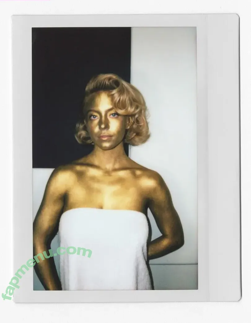 Sydney Sweeney nude photo #3803 (gal_gadot / sydney_sweeney)