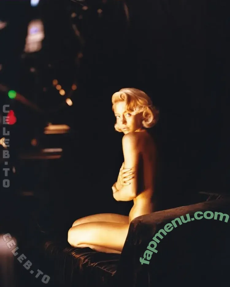 Sydney Sweeney nude photo #3808 (gal_gadot / sydney_sweeney)