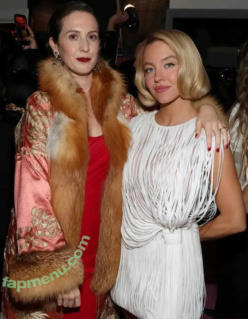 Sydney Sweeney nude photo #3864 (gal_gadot / sydney_sweeney)