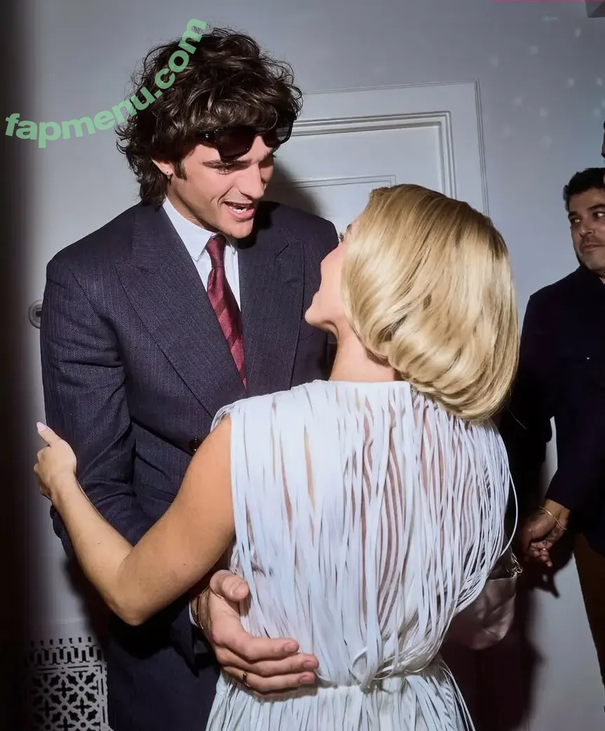 Sydney Sweeney nude photo #3873 (gal_gadot / sydney_sweeney)