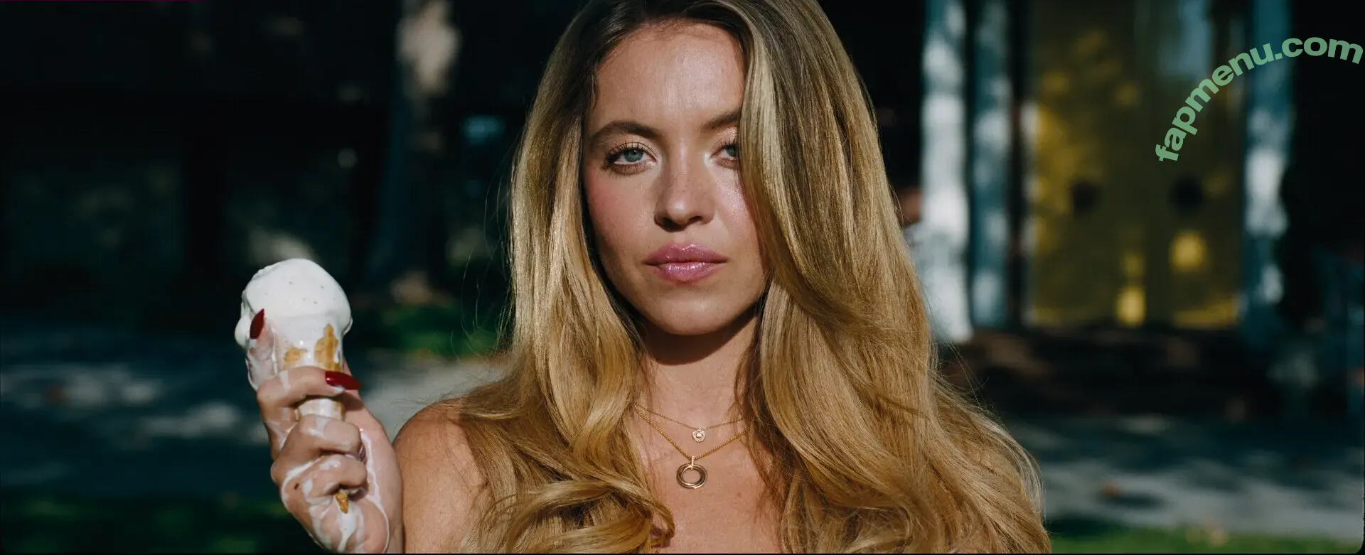 Sydney Sweeney nude photo #3892 (gal_gadot / sydney_sweeney)