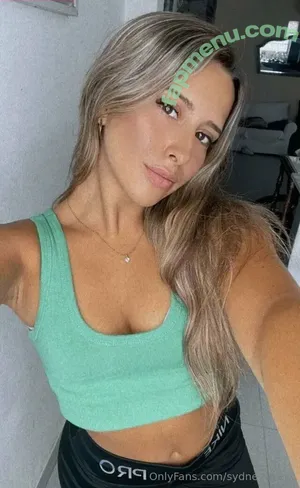 sydneydyerx / white.trash.flash nude photo #0048